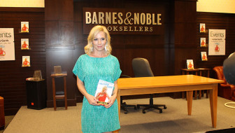 Jennie Garth’s Book Launching Event – Deep Thoughts From a Hollywood Blonde