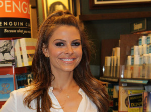 Maria Menounos host of Extra