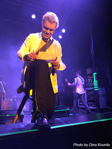 Billy Idol signs autographs