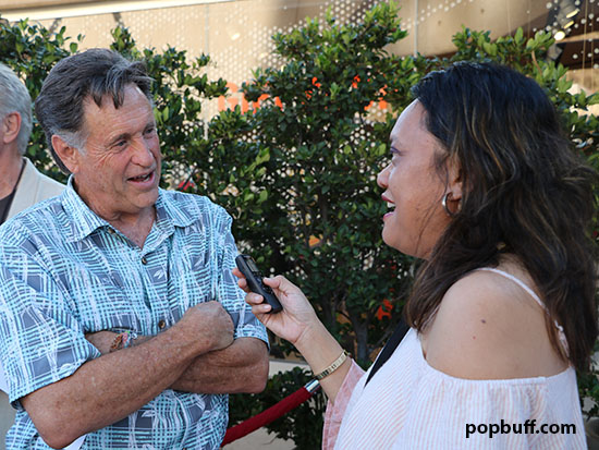Robert Hays from the Airplane movie and 8s TV shows Starman and Angie with blogger Ruchel Freibrun