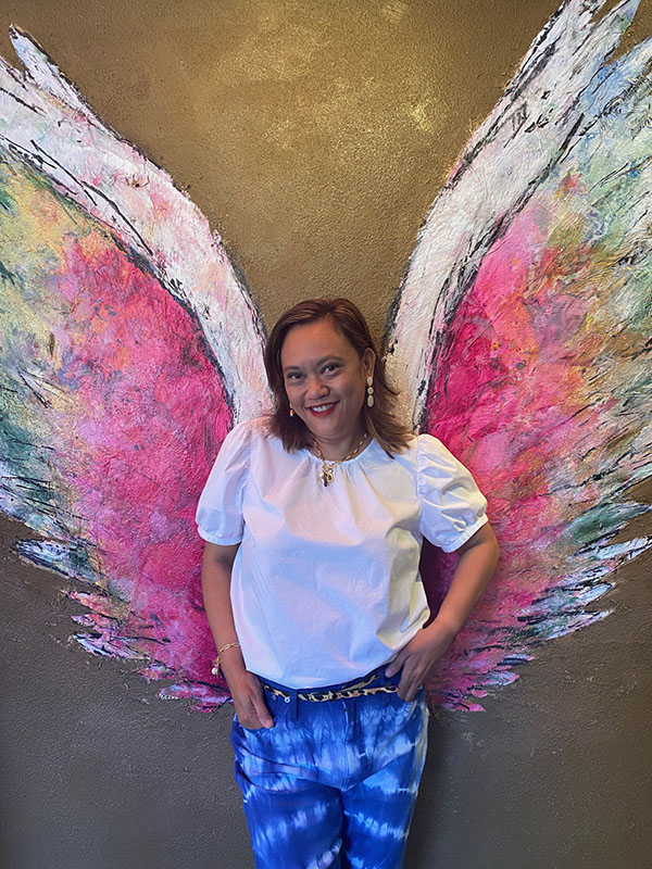 Popbuff blogger Ruchel Freibrun in front of Colette Miller's Global Angel Wings Project