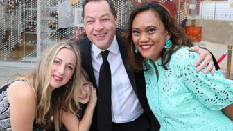 French Stewart and Vanessa Stewart with popbuff blogger Ruchel Freibrun at Pageant of the Masters 2021 in Laguna Beach