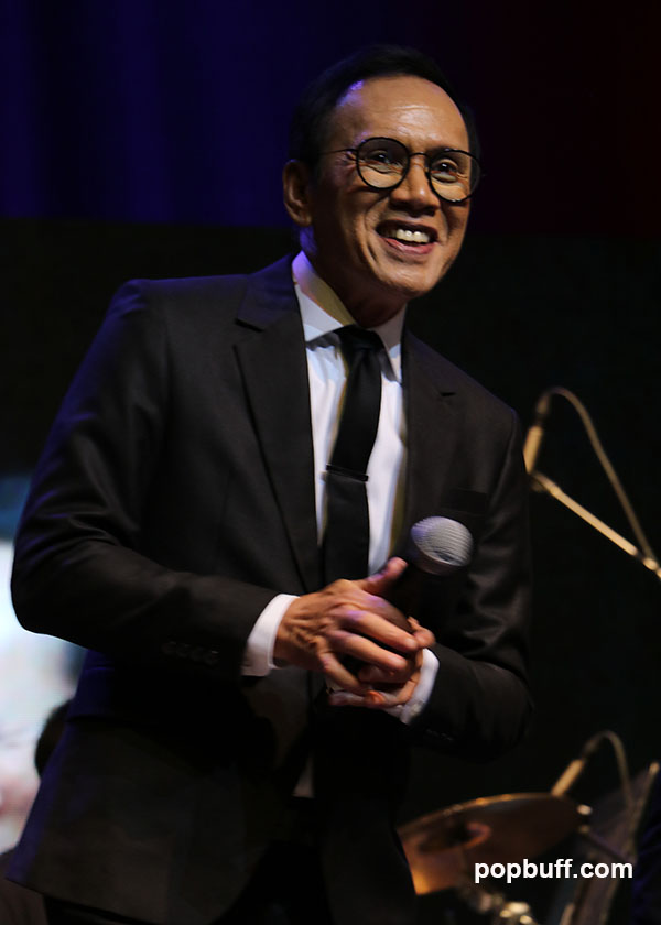 Rey Valera at "Four Kings and a Queen" concert at the Saban Theatre June 26, 2022 - Popbuff.com