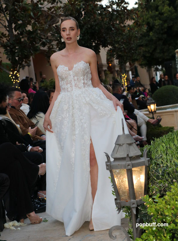 The strapless bare shoulders sweetheart neckline at the 2023 Glaudi Fashion Show in Beverly Hills - Popbuff.com - Popbuff.com