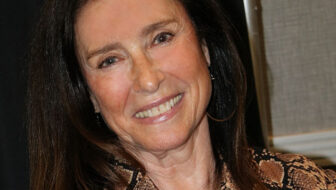Talented actor Mimi Rogers at the Hollywood Show